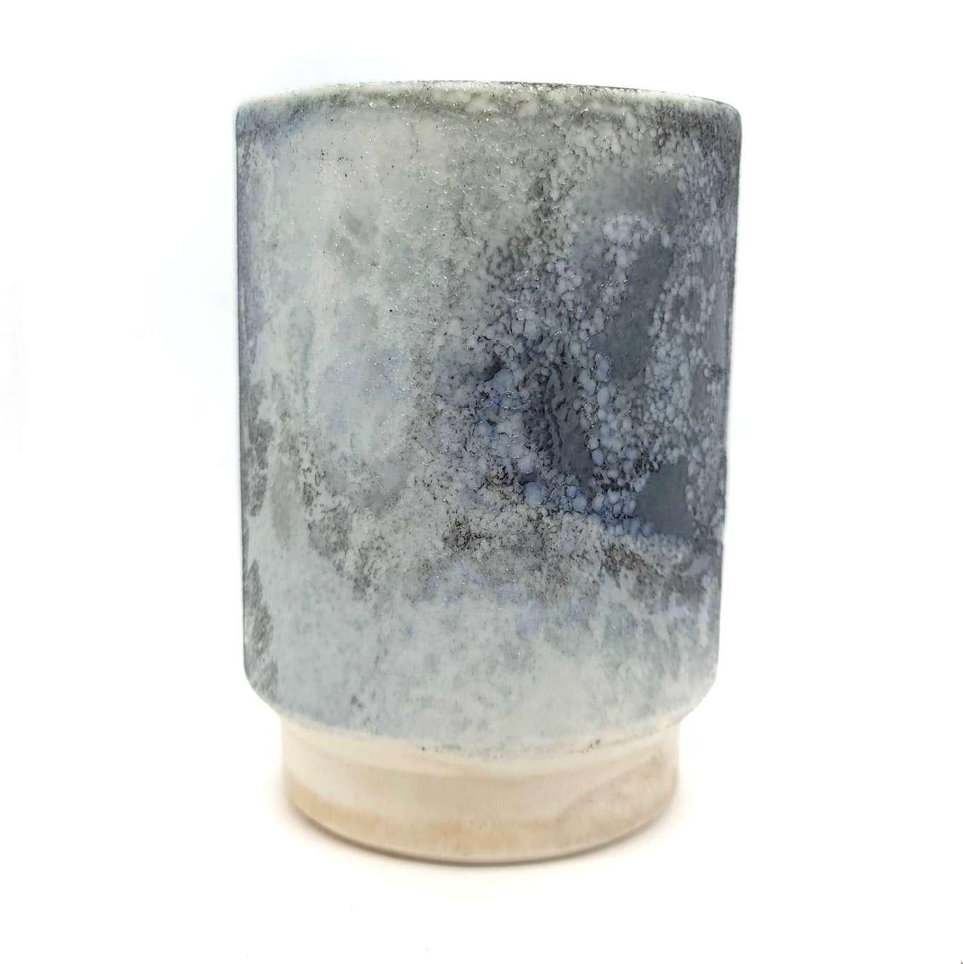 wnętrze pieca z nierównym ogrzewaniem rozżarzony piec z nierównomiernie oświetloną wnętrzem komorą